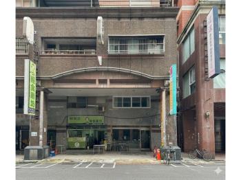 巨蛋邊間面寬｜正三樓店面