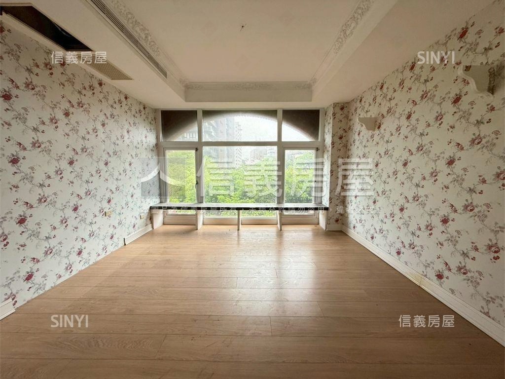 臺灣大道ＳＯＧＯ旁雙店面房屋室內格局與周邊環境