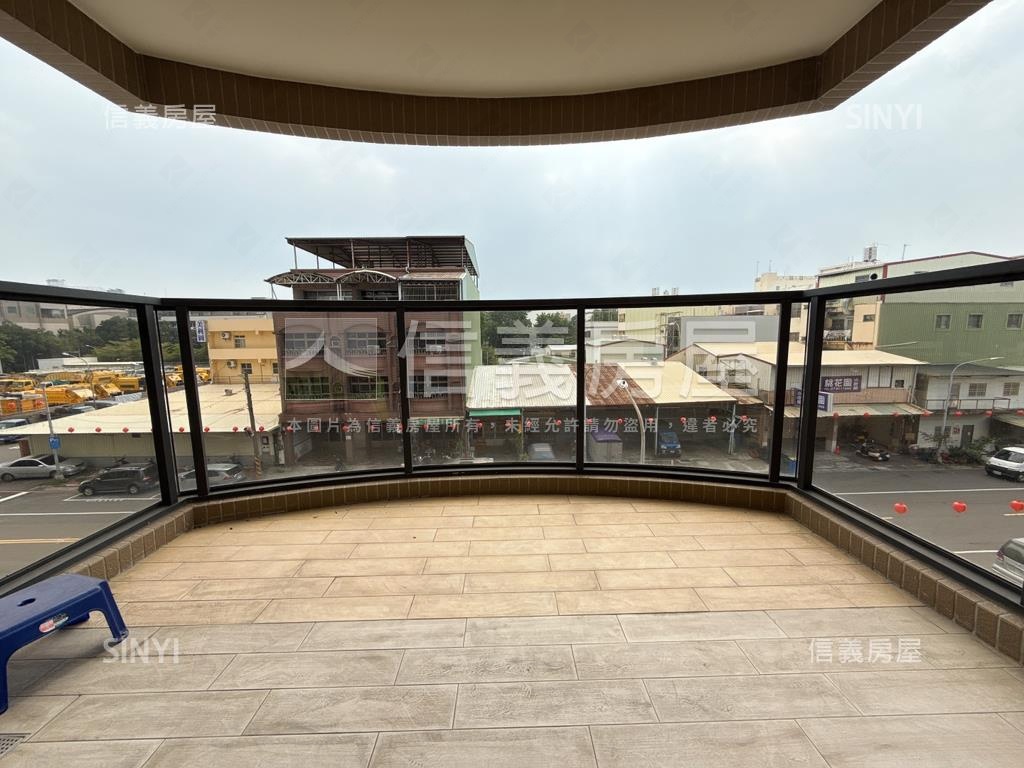 英倫亞灣精美三房平車房屋室內格局與周邊環境