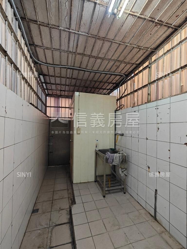 世貿松德正邊間店面房屋室內格局與周邊環境