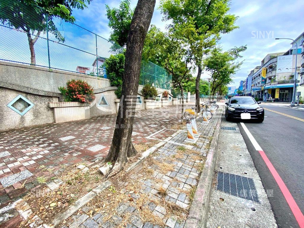 大里立新震後角間透天店面房屋室內格局與周邊環境