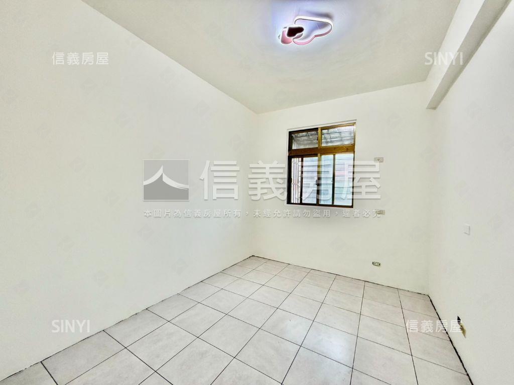 長安街的方正ＲＣ頂加讚房屋室內格局與周邊環境