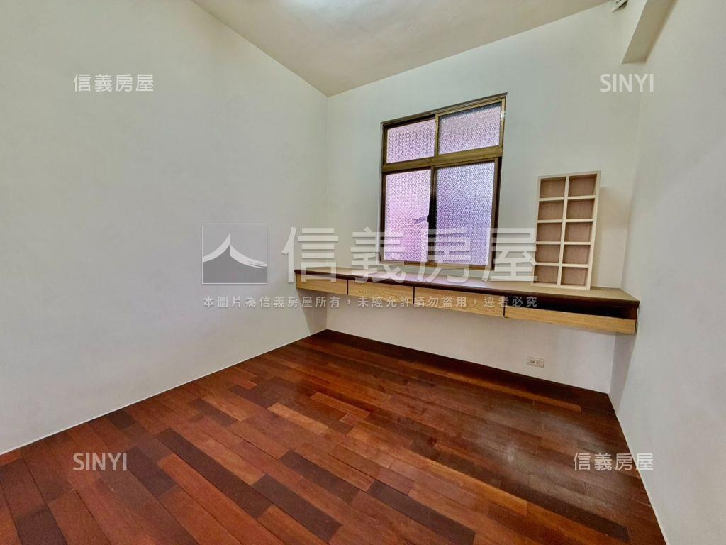 長安街的方正ＲＣ頂加讚房屋室內格局與周邊環境