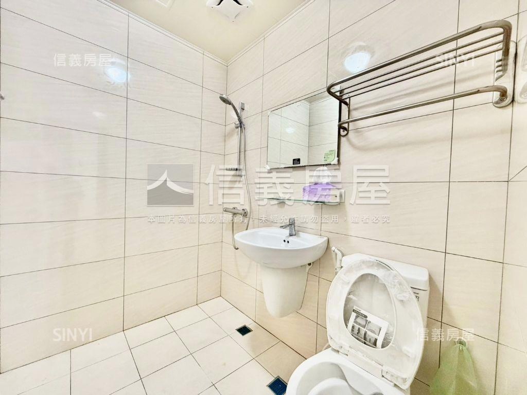 長安街的方正ＲＣ頂加讚房屋室內格局與周邊環境