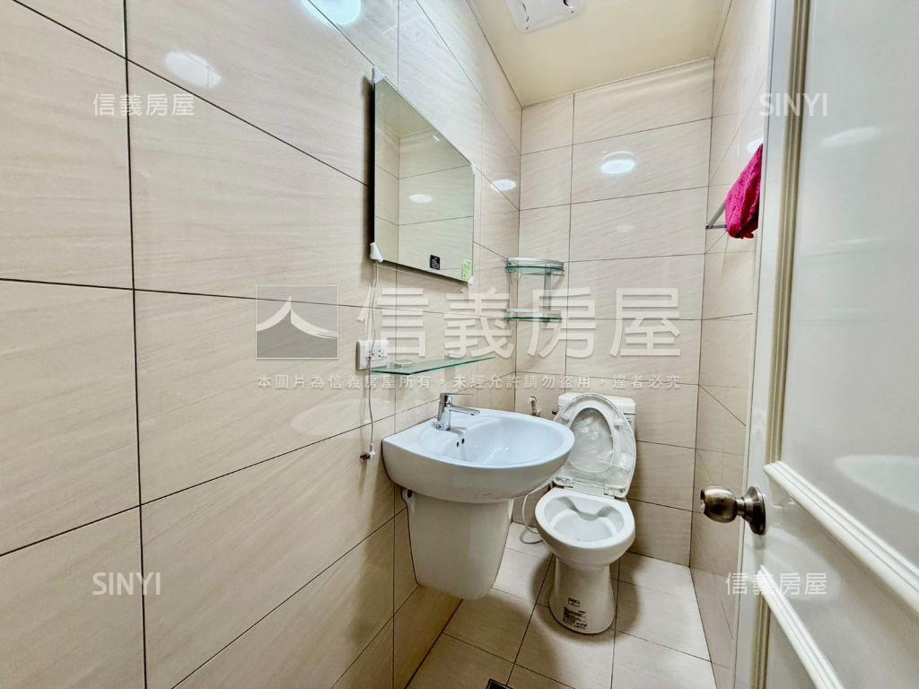 長安街的方正ＲＣ頂加讚房屋室內格局與周邊環境