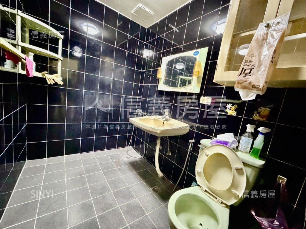 長安街的方正ＲＣ頂加讚房屋室內格局與周邊環境