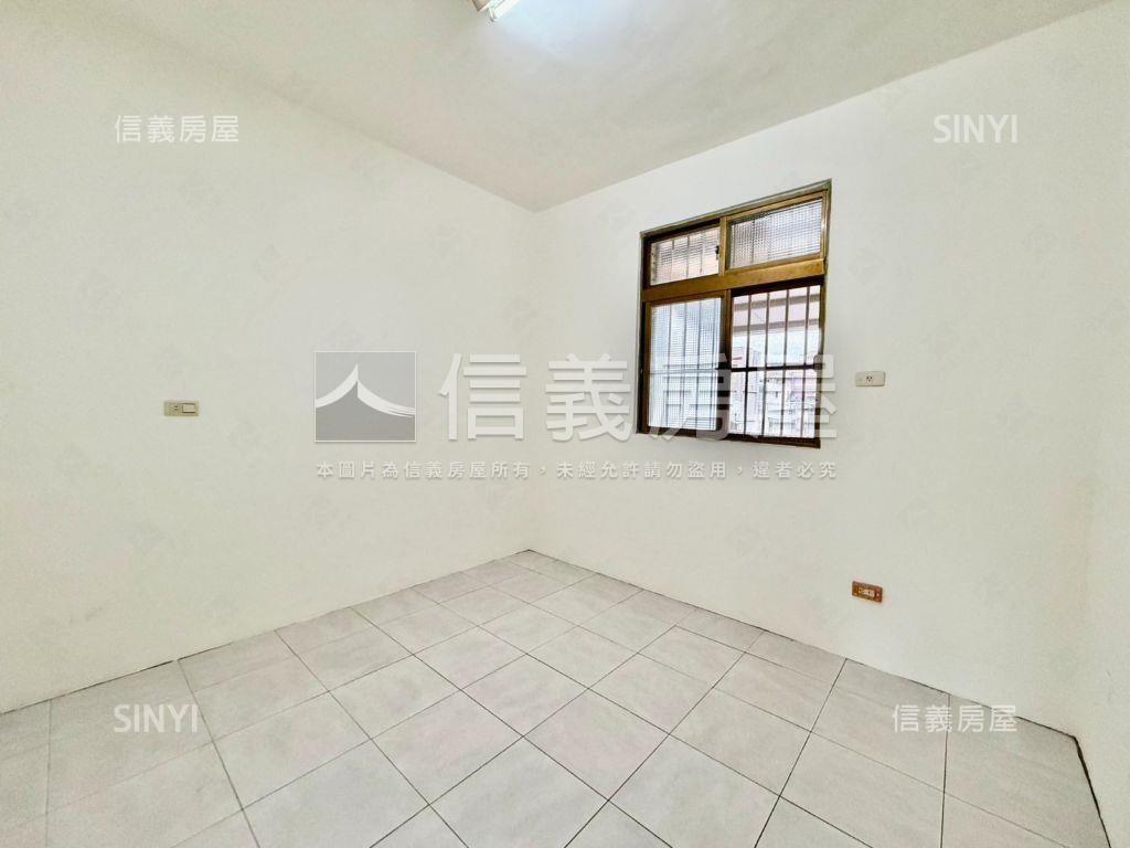 長安街的方正ＲＣ頂加讚房屋室內格局與周邊環境