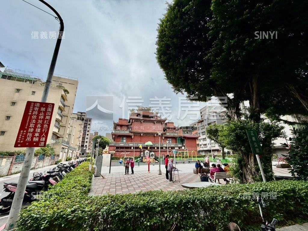 長安街的方正ＲＣ頂加讚房屋室內格局與周邊環境