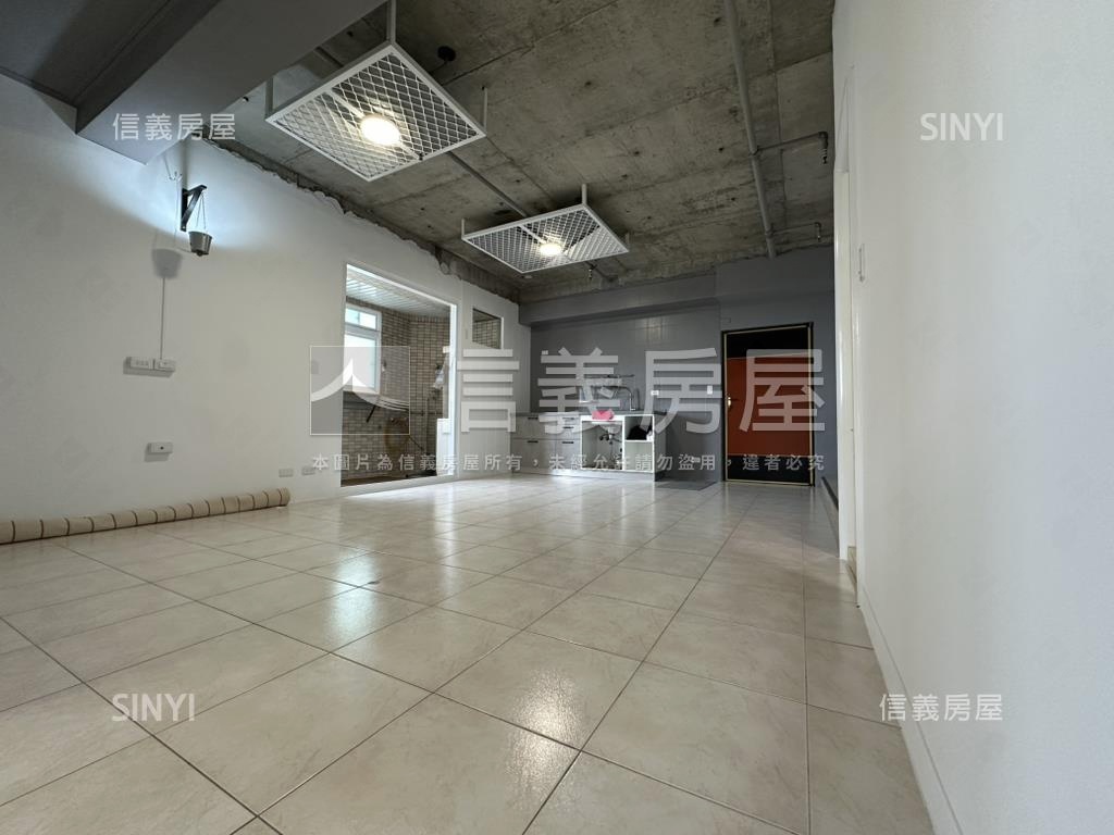 俯瞰高屏輕工ＬＯＦＴ兩房房屋室內格局與周邊環境