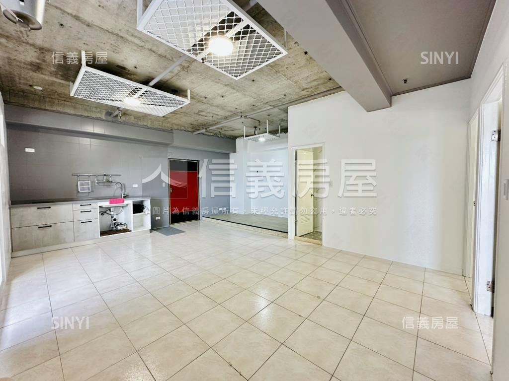 俯瞰高屏輕工ＬＯＦＴ兩房房屋室內格局與周邊環境