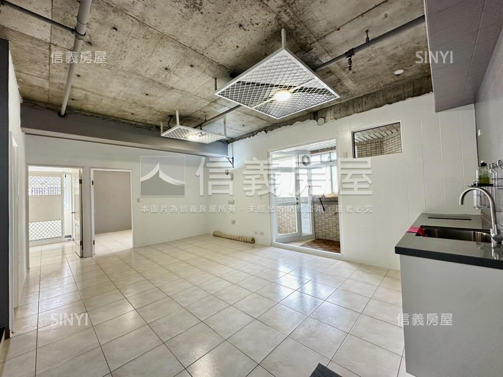 俯瞰高屏輕工ＬＯＦＴ兩房房屋室內格局與周邊環境