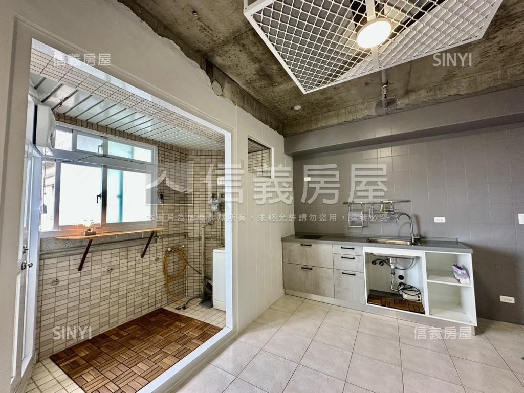 俯瞰高屏輕工ＬＯＦＴ兩房房屋室內格局與周邊環境