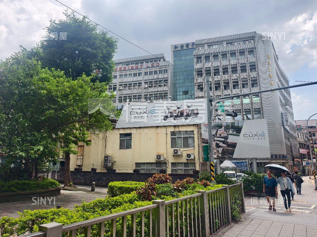 中和捷運旁面寬貨車廠辦房屋室內格局與周邊環境