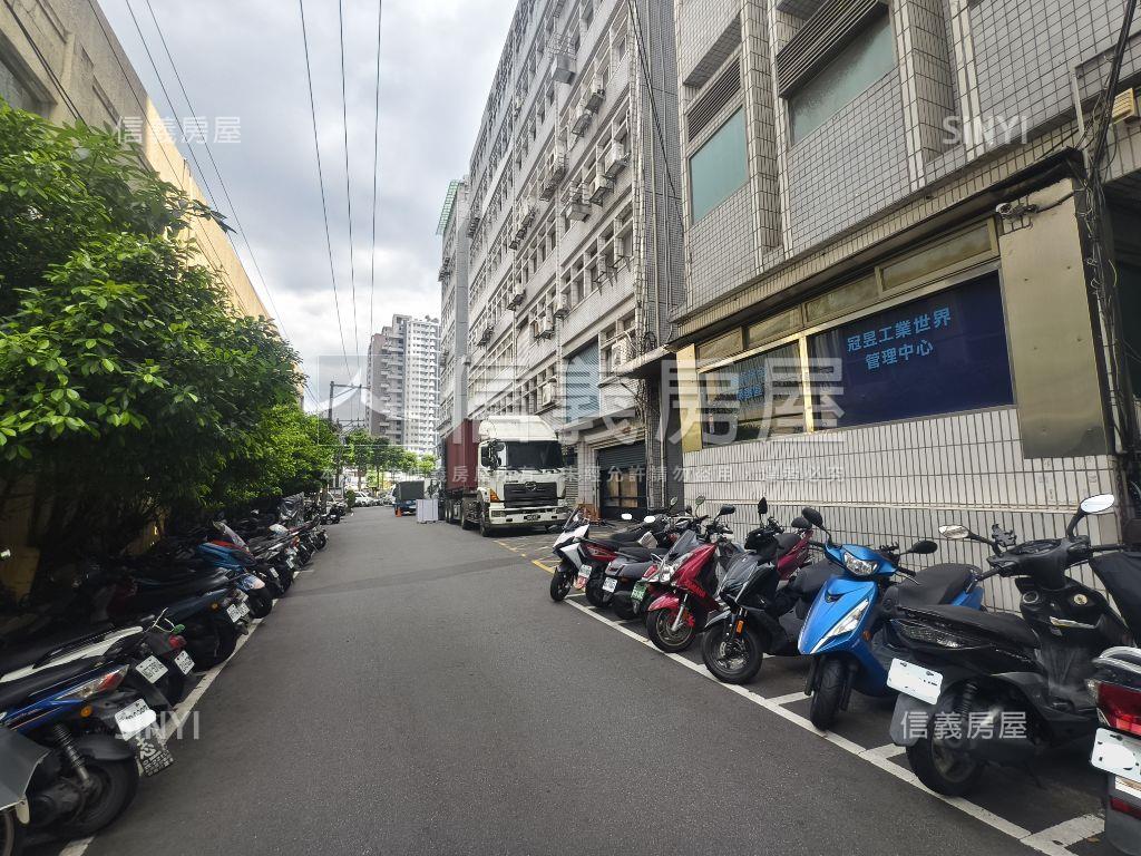 中和捷運旁面寬貨車廠辦房屋室內格局與周邊環境