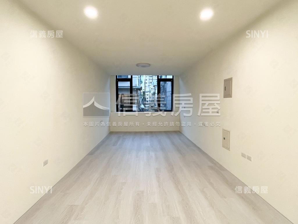 路寬約１５米透店房屋室內格局與周邊環境
