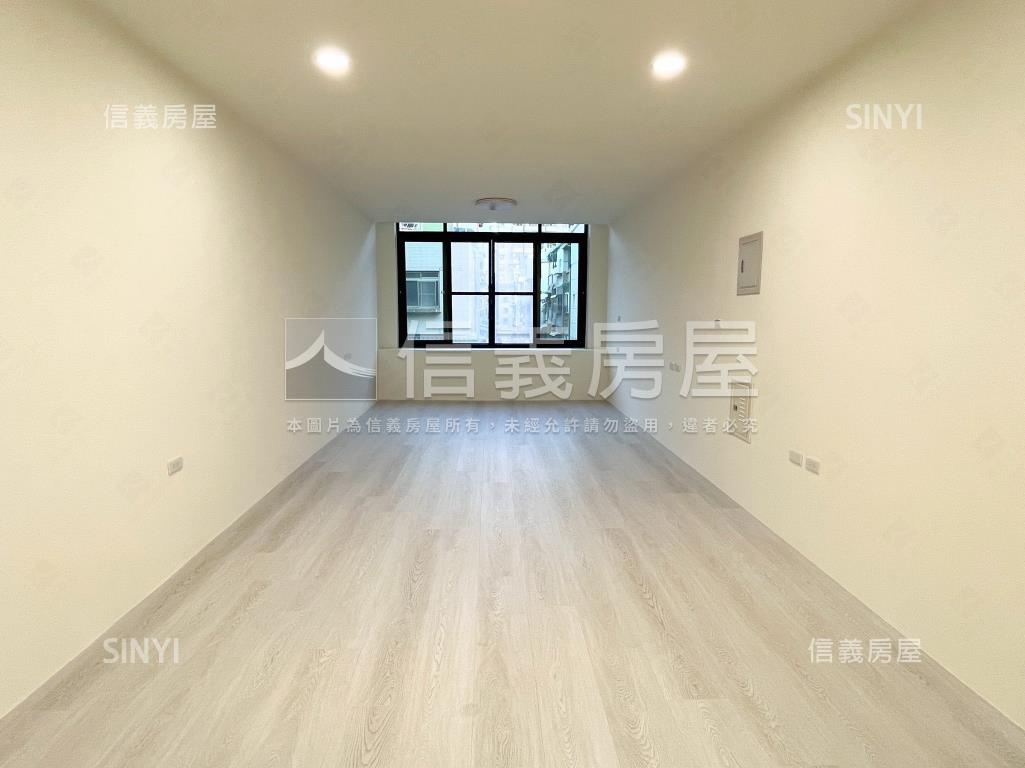 路寬約１５米透店房屋室內格局與周邊環境