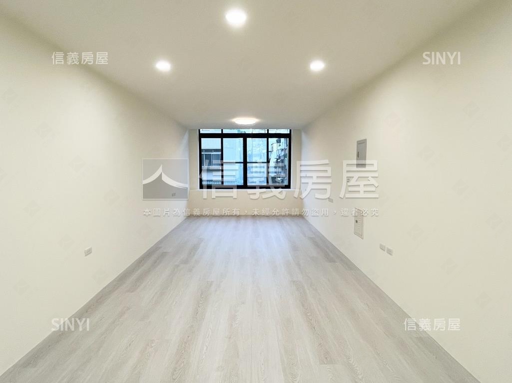 路寬約１５米透店房屋室內格局與周邊環境