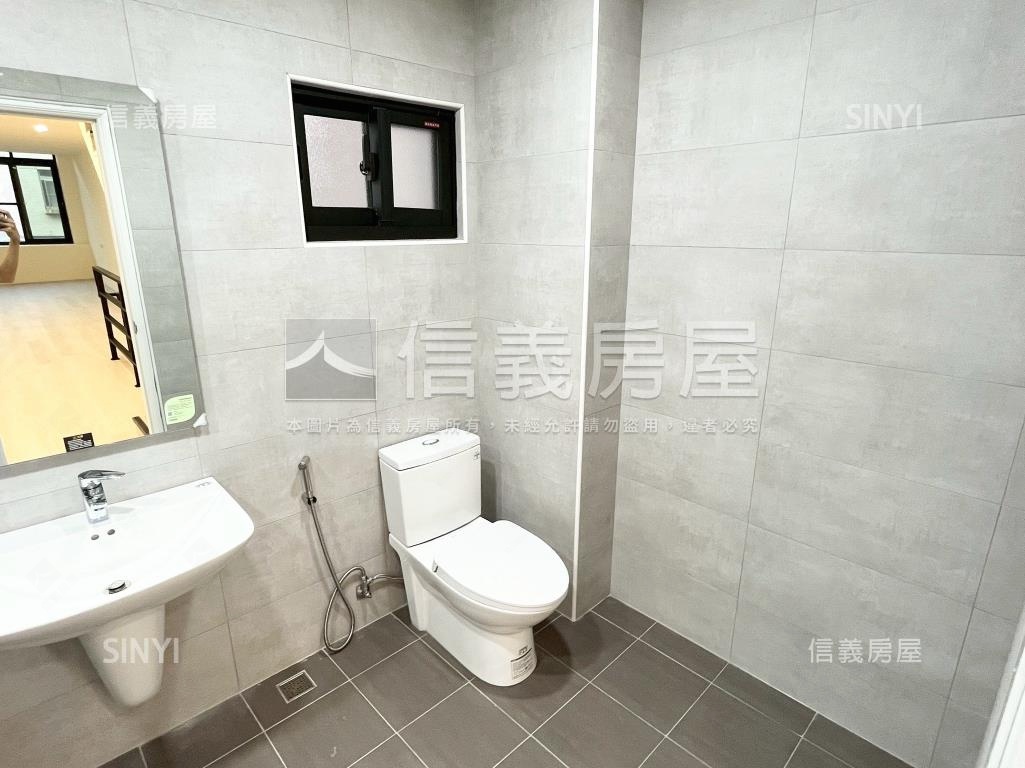 路寬約１５米透店房屋室內格局與周邊環境