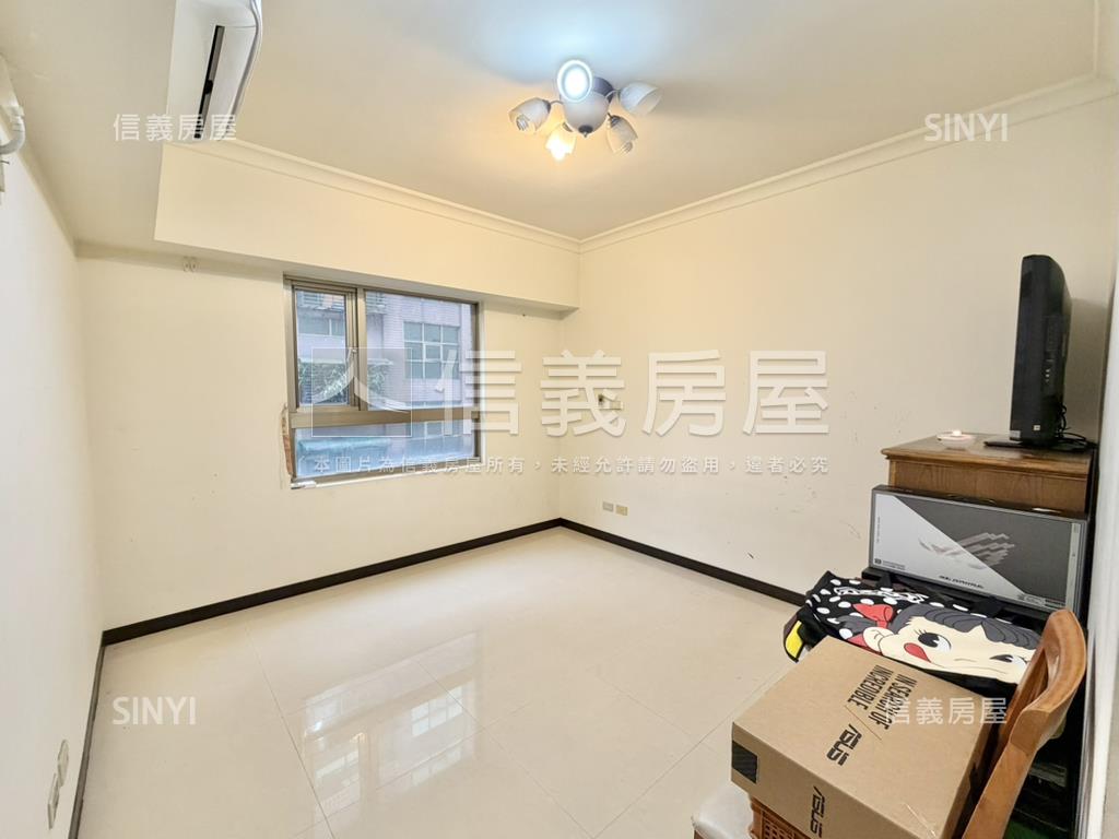 皇家帝寶三房．雙衛有開窗房屋室內格局與周邊環境