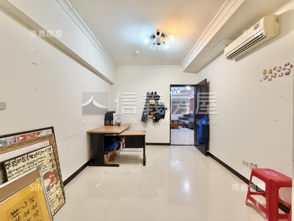 皇家帝寶三房．雙衛有開窗房屋室內格局與周邊環境