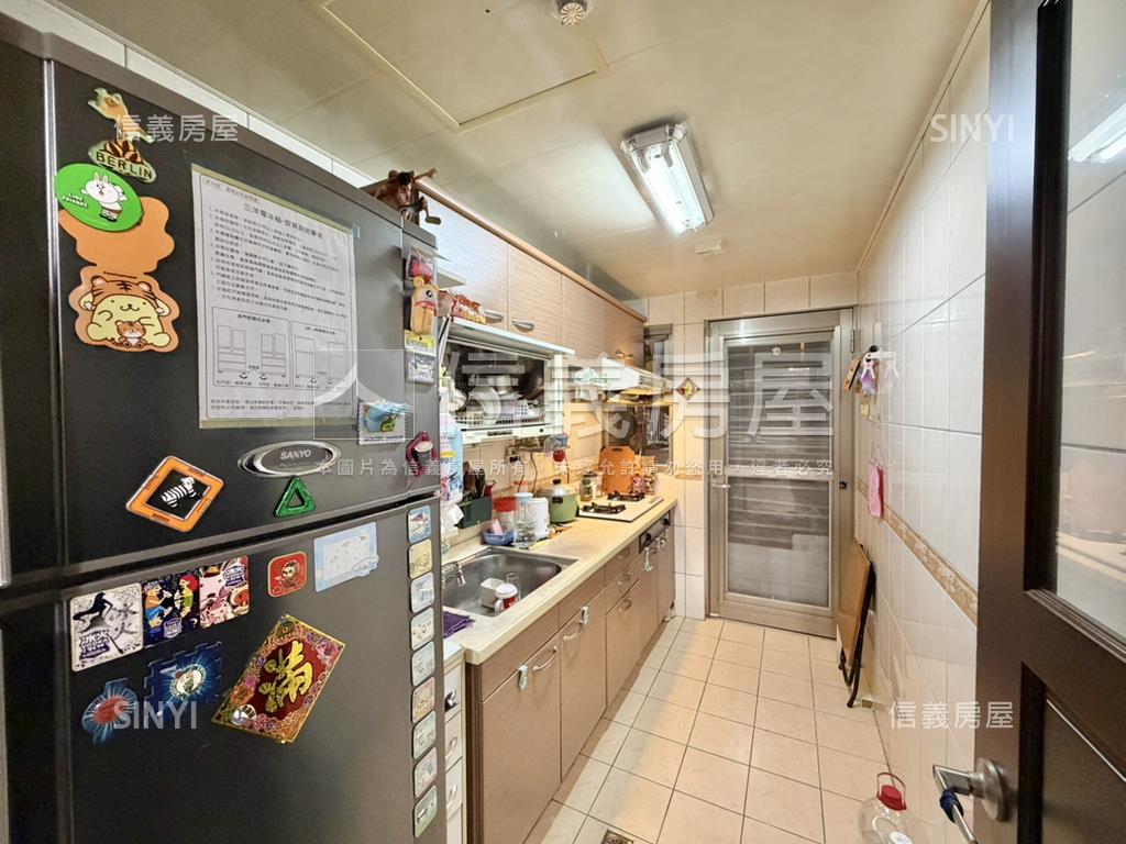 皇家帝寶三房．雙衛有開窗房屋室內格局與周邊環境