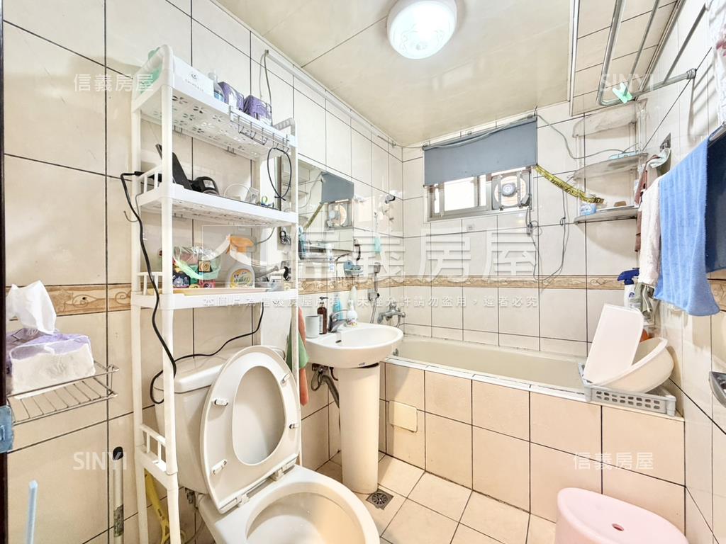 皇家帝寶三房．雙衛有開窗房屋室內格局與周邊環境