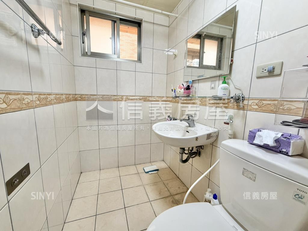 皇家帝寶三房．雙衛有開窗房屋室內格局與周邊環境