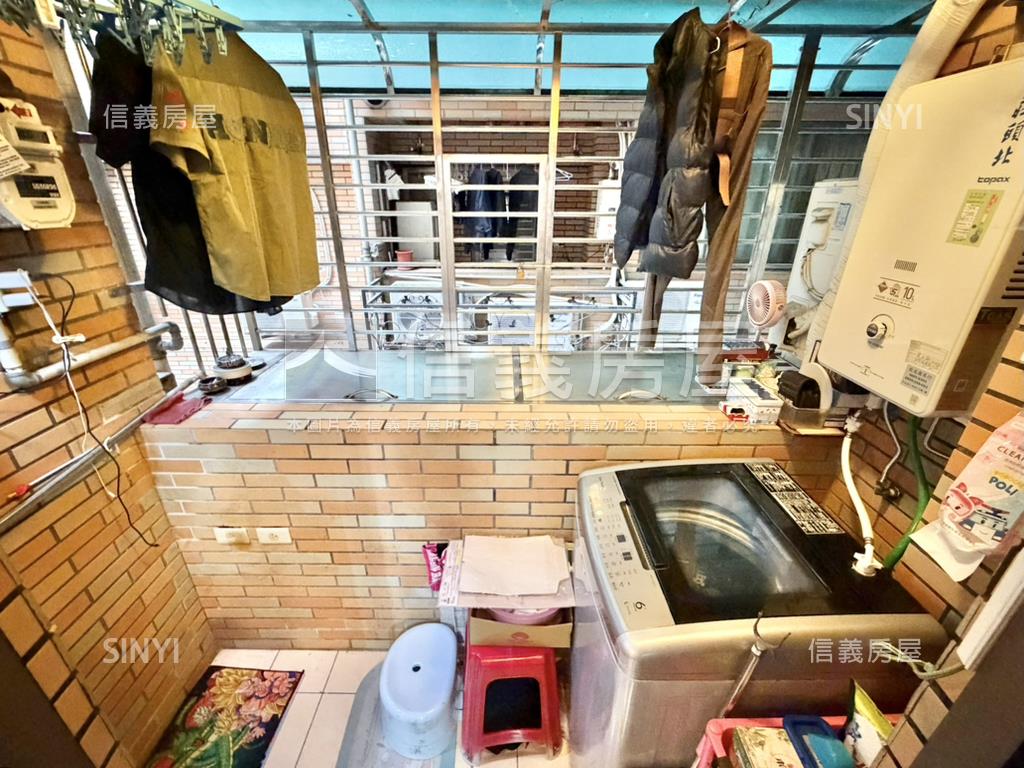 皇家帝寶三房．雙衛有開窗房屋室內格局與周邊環境