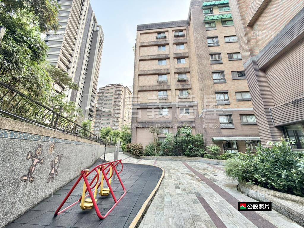 皇家帝寶三房．雙衛有開窗房屋室內格局與周邊環境