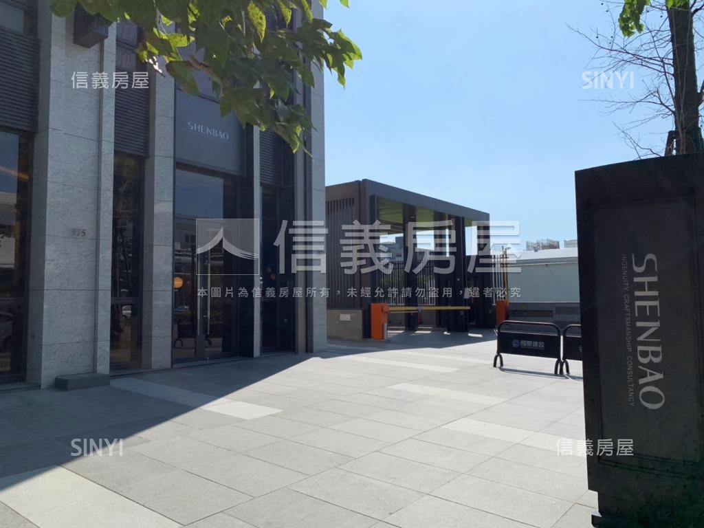 單元二高樓朝南三房雙平車房屋室內格局與周邊環境