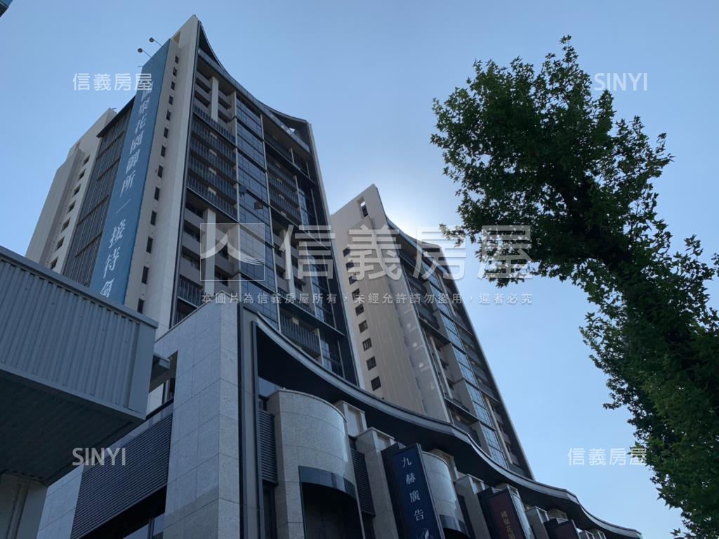 單元二高樓朝南三房雙平車房屋室內格局與周邊環境