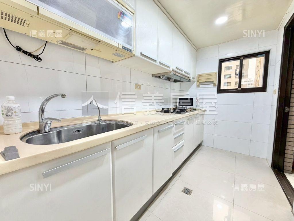 【世紀皇家】外棟三房房屋室內格局與周邊環境