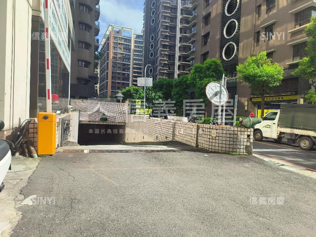 近重劃區浩瀚龍騰辦公房屋室內格局與周邊環境