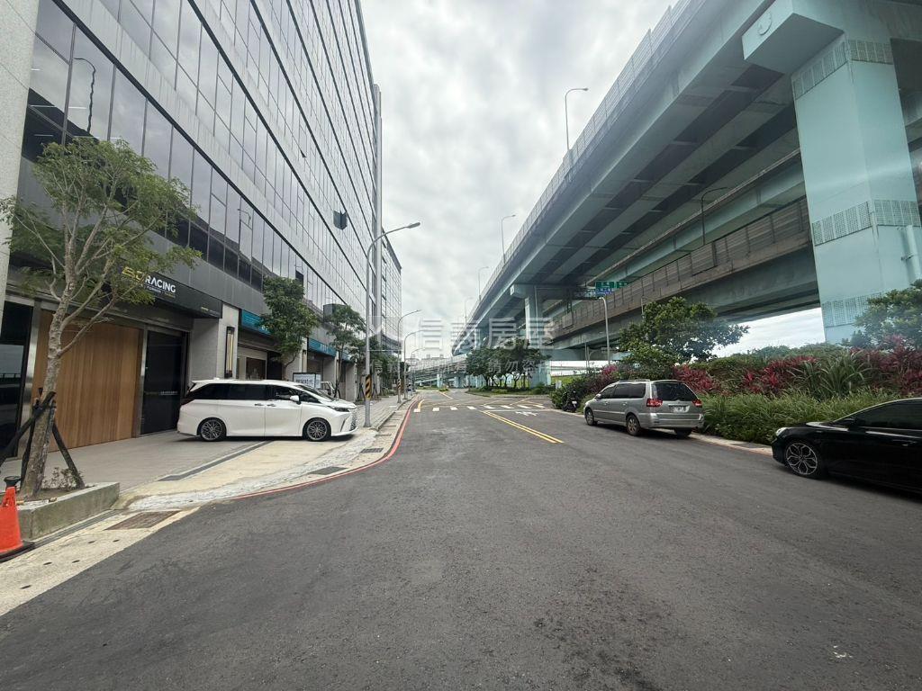 智富時代氣派挑高廠辦店面房屋室內格局與周邊環境