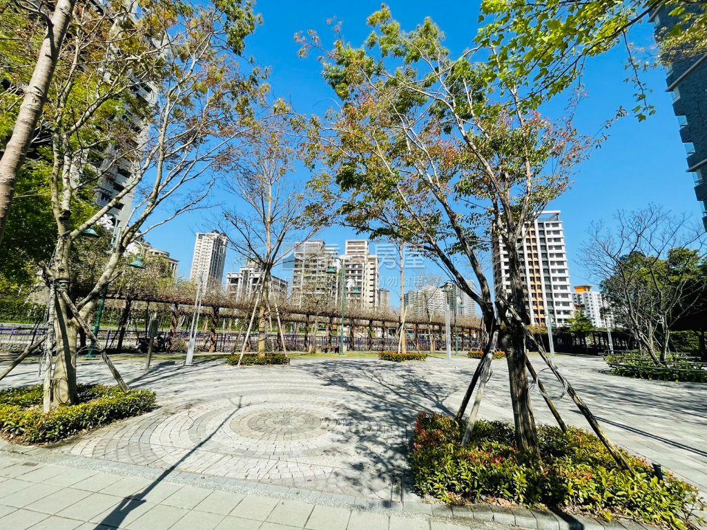 智富時代氣派挑高廠辦店面房屋室內格局與周邊環境