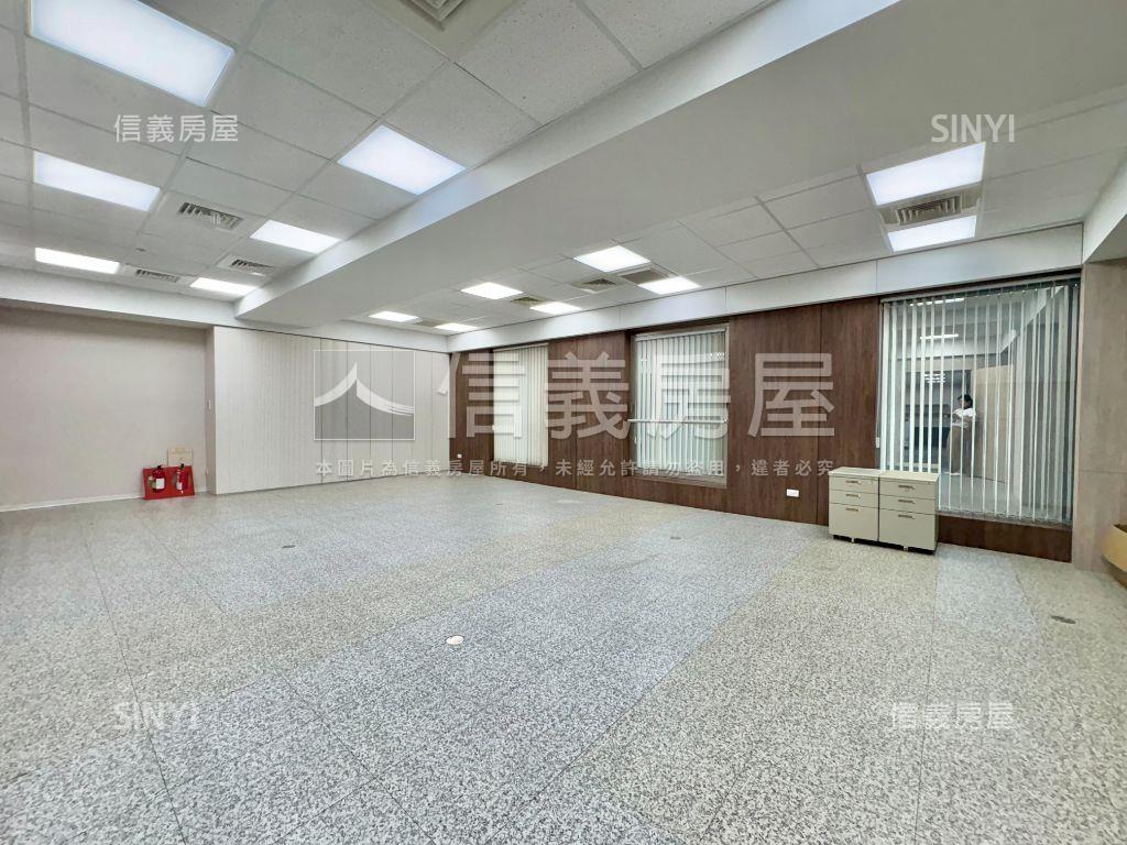 亞灣中華經貿百坪商辦房屋室內格局與周邊環境