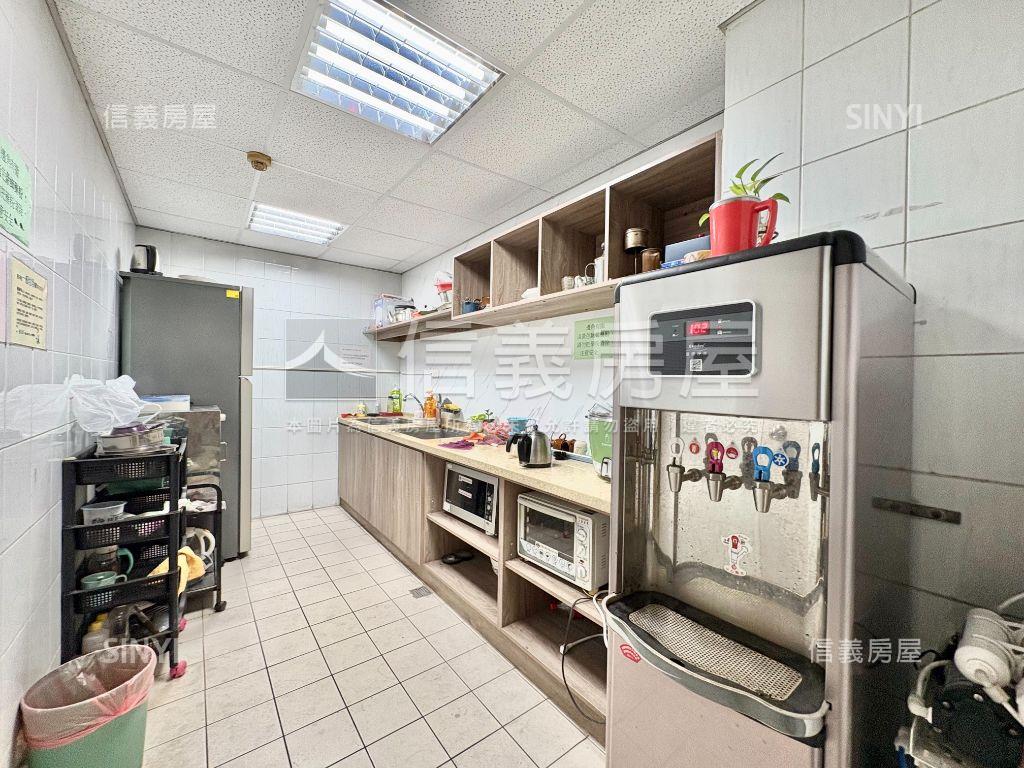 亞灣中華經貿百坪商辦房屋室內格局與周邊環境