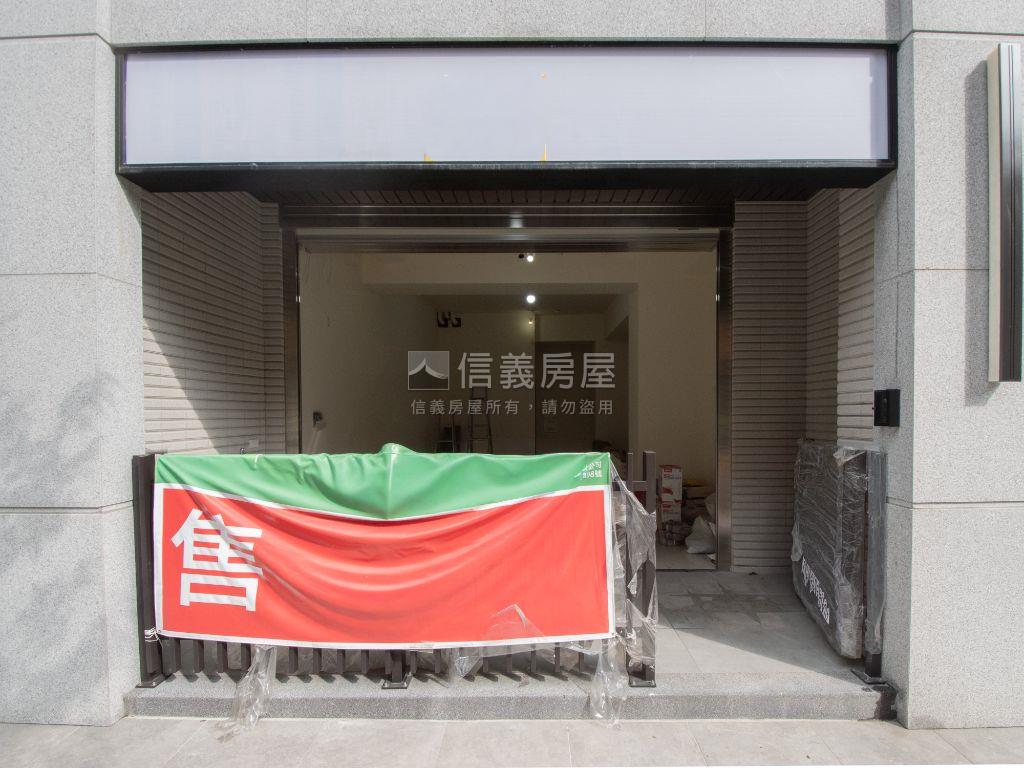 萬大境－挑高附坡平車位房屋室內格局與周邊環境