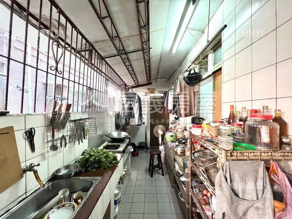 前後門輕鬆停車公寓一樓房屋室內格局與周邊環境
