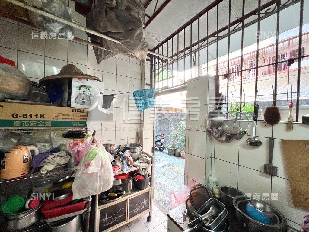 前後門輕鬆停車公寓一樓房屋室內格局與周邊環境
