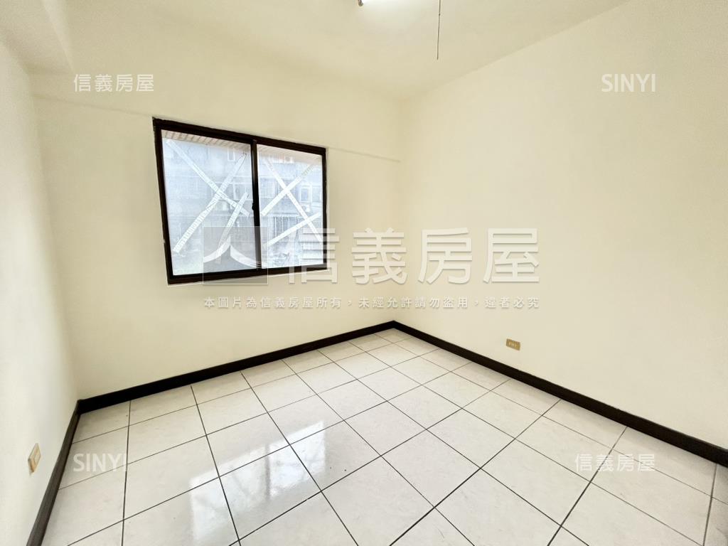 伯爵特區三房車位房屋室內格局與周邊環境