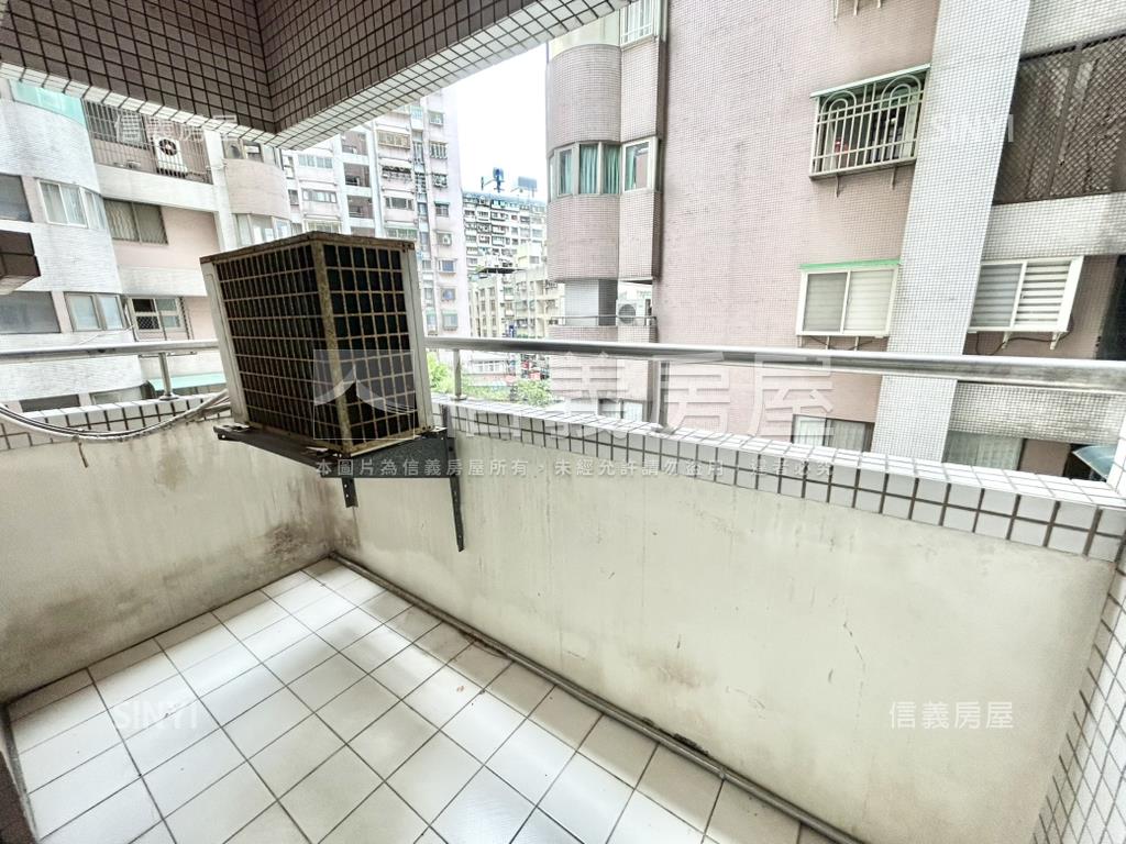 伯爵特區三房車位房屋室內格局與周邊環境