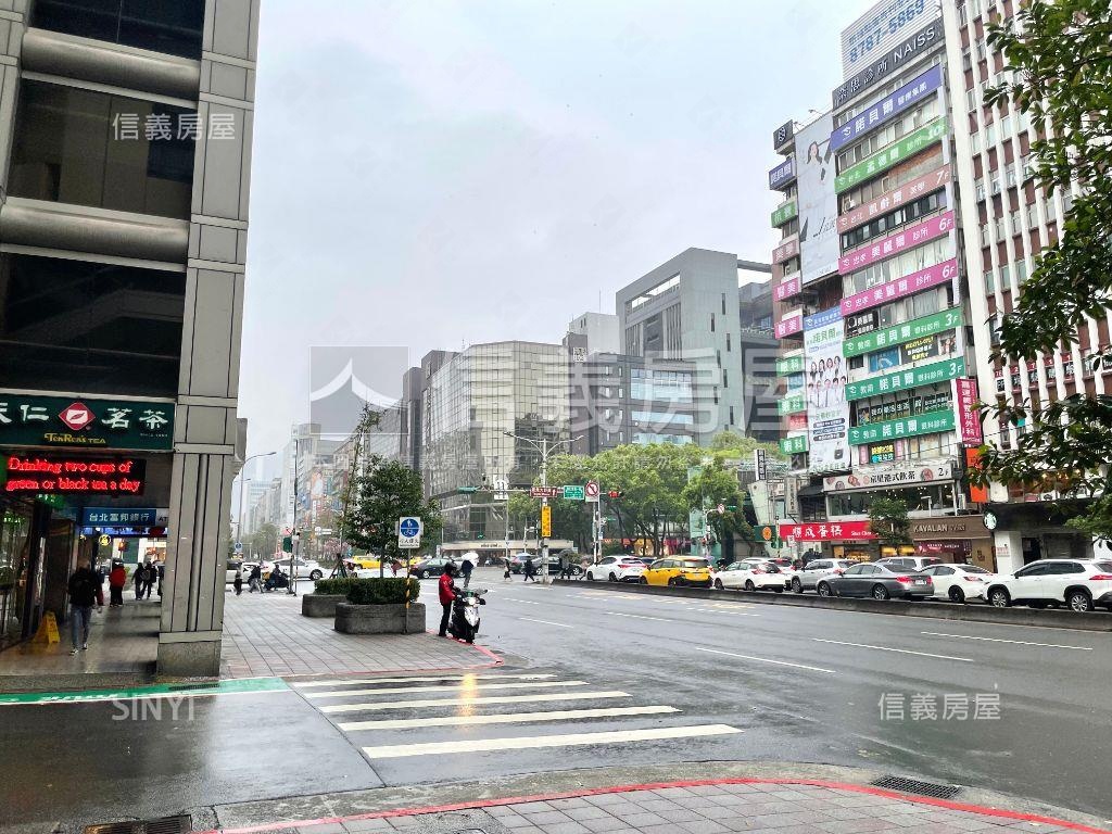 東區角間收租金店面房屋室內格局與周邊環境