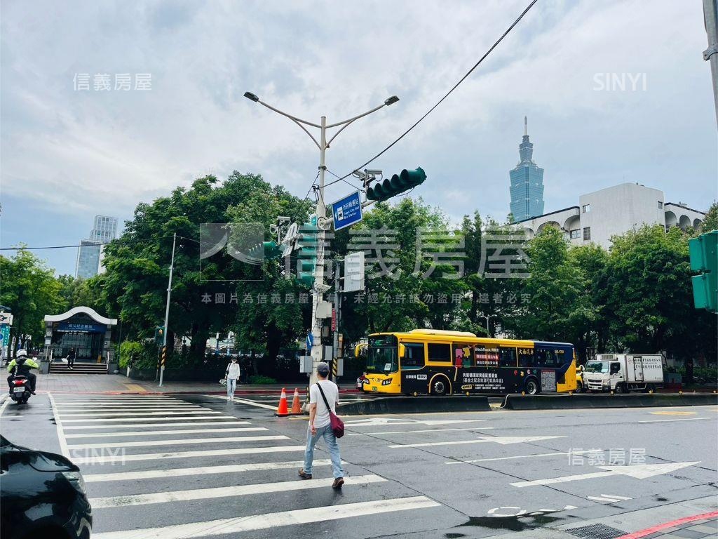捷運站旁百坪店面房屋室內格局與周邊環境