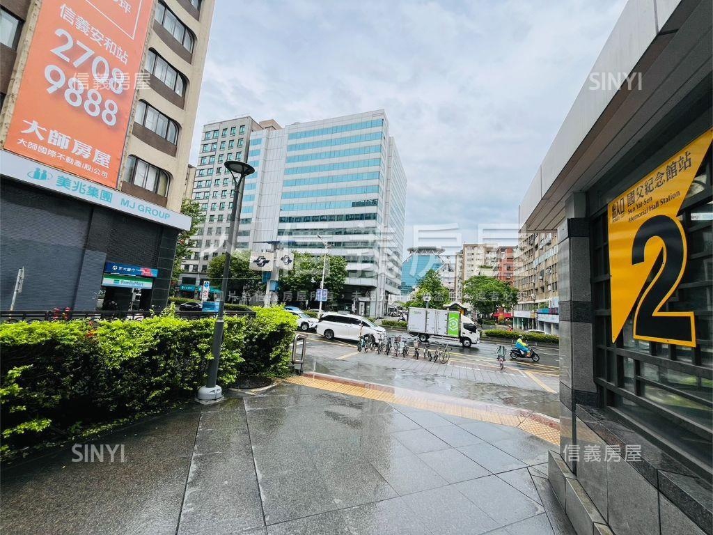 捷運站旁百坪店面房屋室內格局與周邊環境