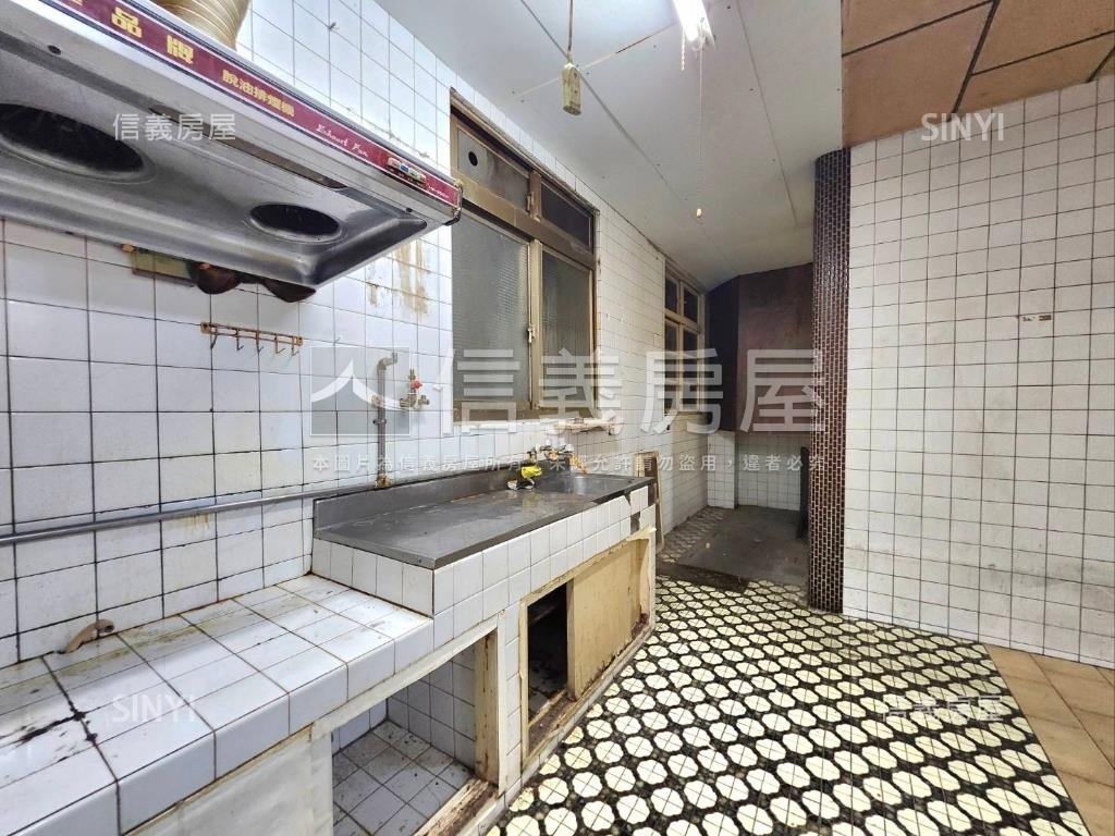 仁興巷寬方正美寓２樓房屋室內格局與周邊環境