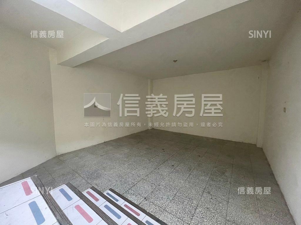 正經國路大面寬透店房屋室內格局與周邊環境
