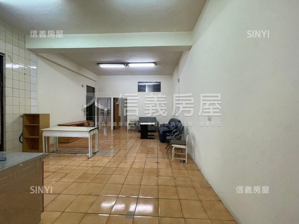 正經國路大面寬透店房屋室內格局與周邊環境
