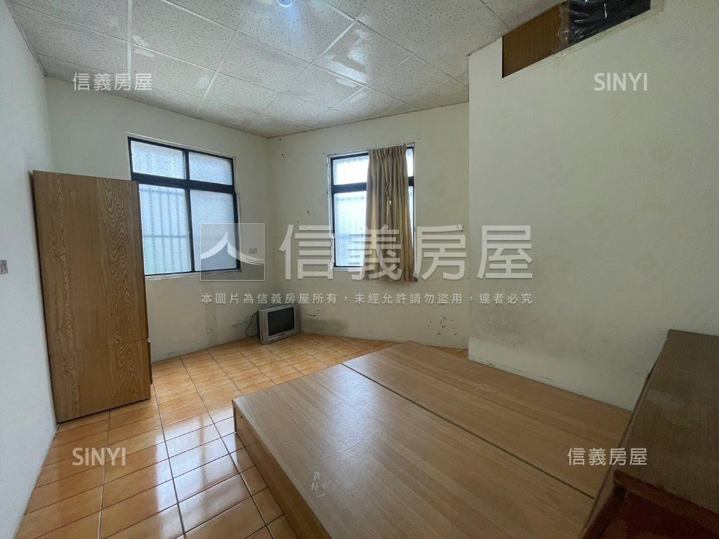 正經國路大面寬透店房屋室內格局與周邊環境