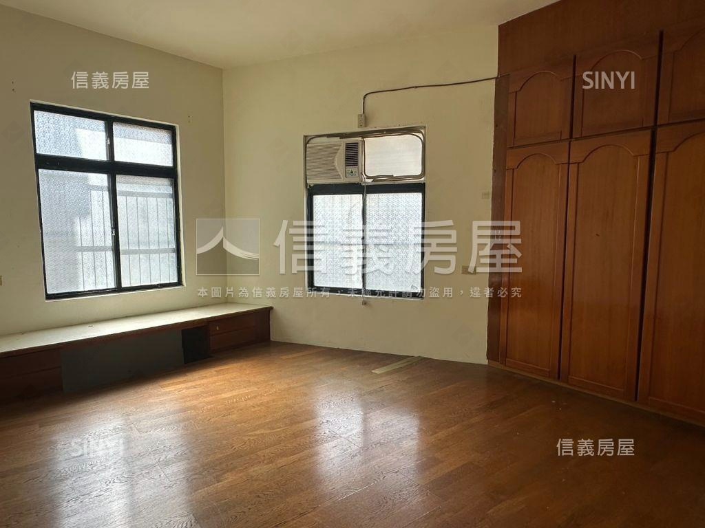正經國路大面寬透店房屋室內格局與周邊環境